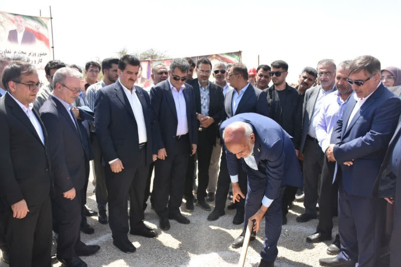 آغاز فاز دوم نیروگاه خورشیدی ۹۵ مگاواتی کربنات سدیم فیروزآباد