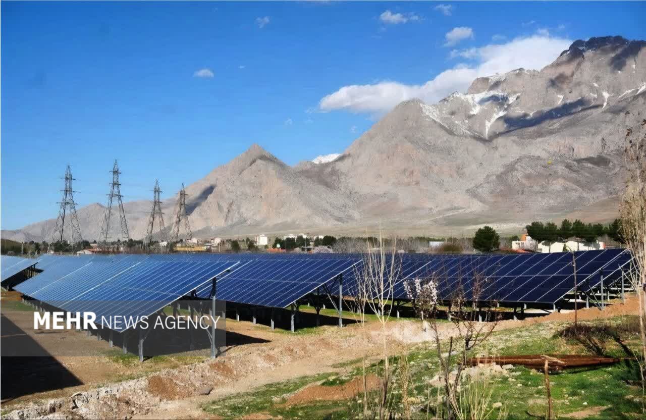 بهره‌برداری از نیروگاه خورشیدی ۳ مگاواتی فسا با حضور وزیر کار