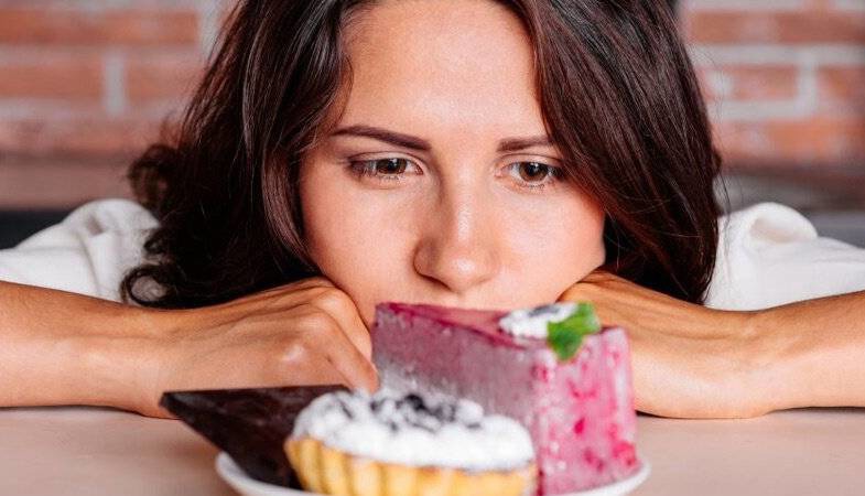 ۶ دلیل هوس شیرینی بعد از شام