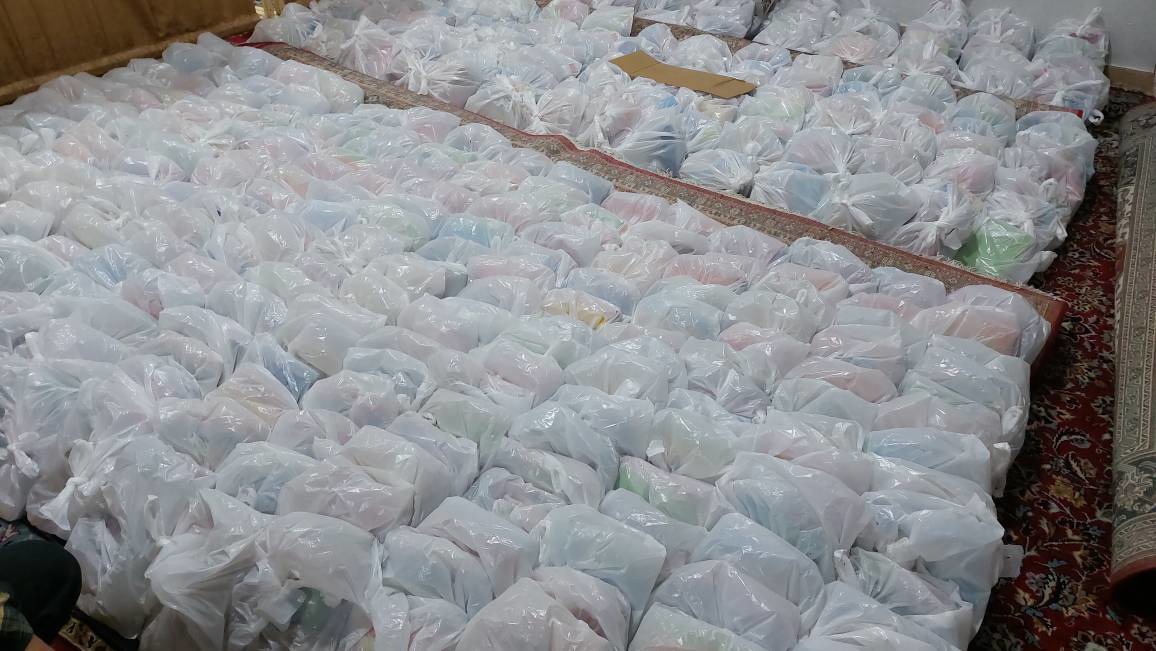 اهدای ۷۰۰ بسته نوشت افزار به دانش آموزان در شهرستان آباده
