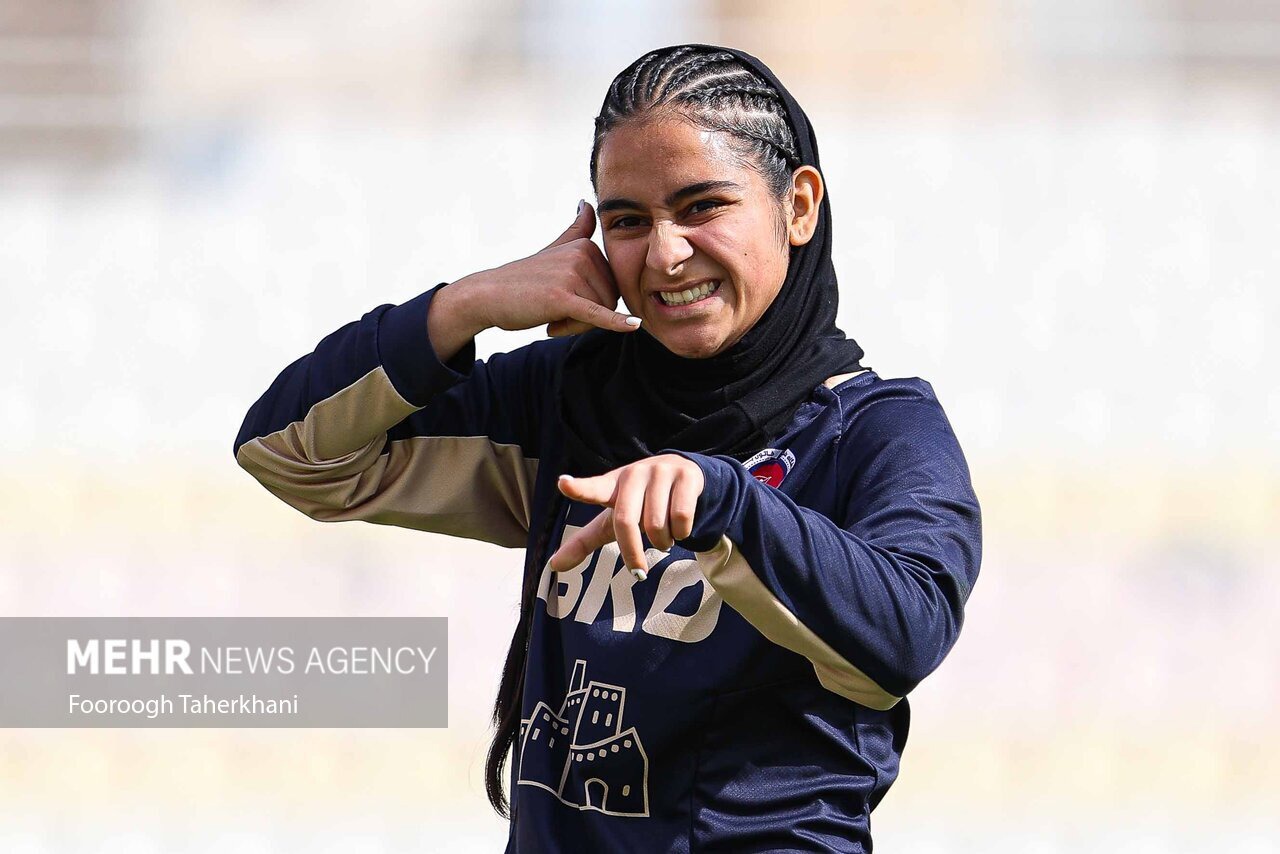 دیدار: هماهنگی تیم ملی فوتبال زنان زمان می‌برد