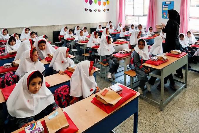 آغاز حضوری مدارس خراسان رضوی؛ یک‌ونیم میلیون دانش‌آموز در راه کلاس درس
