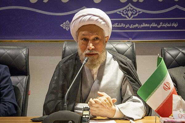آیت الله دژکام: محیط دانشگاه‌ها باید از شعارزدگی فاصله جدی بگیرند