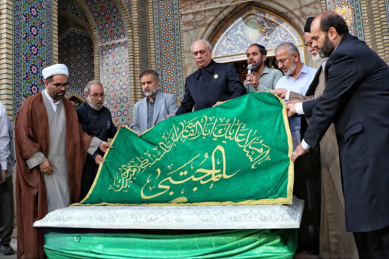 سنگ مزار حضرت عبدالعظیم حسنی(ع) با هنر دست هنرمندان شیرازی رونمایی شد