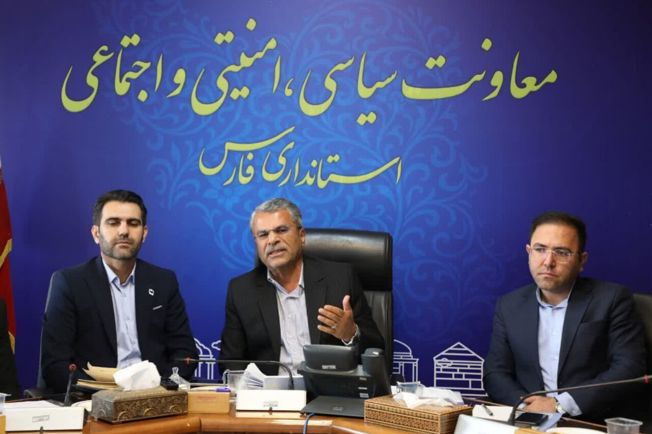 مسائل جوانان فارس با تصمیم‌گیری پشت درهای بسته حل نمی‌شود