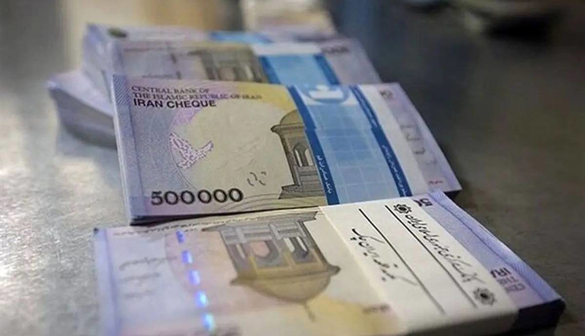 نماینده مجلس: احتمالاً ۵ الی ۱۰ میلیون تومان به حقوق کارمندان اضافه خواهد شد