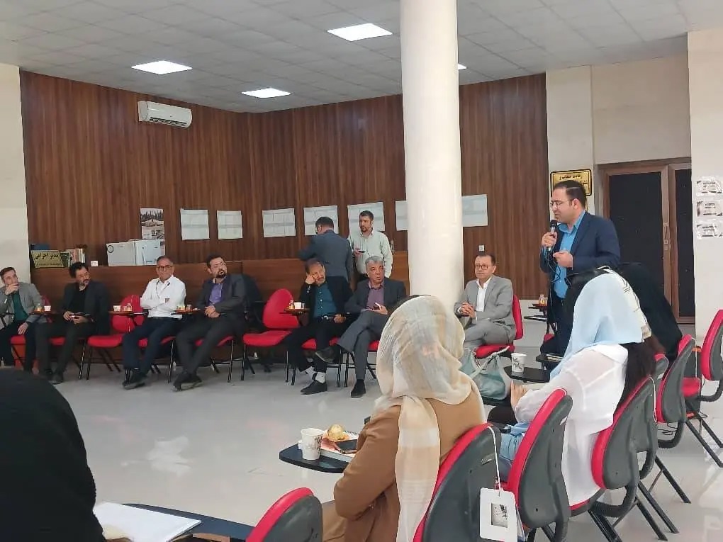 نشست تعاملی مدیرکل دفتر اجتماعی استانداری فارس با دانشجویان در آرامگاه سعدی