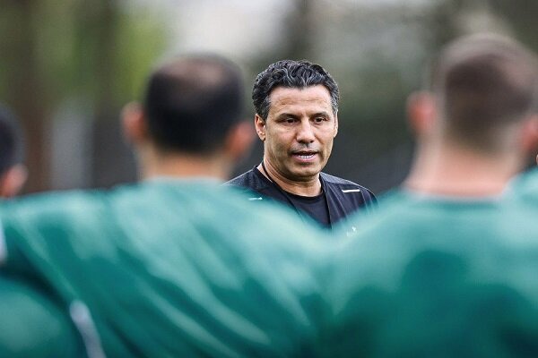 سرمربی پرسپولیس به نشست خبری پیش از بازی با خیبر نرسید