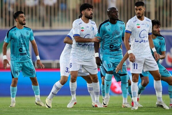 استقلال با آسانی پیروز نیمه اول بازی با چادرملو شد