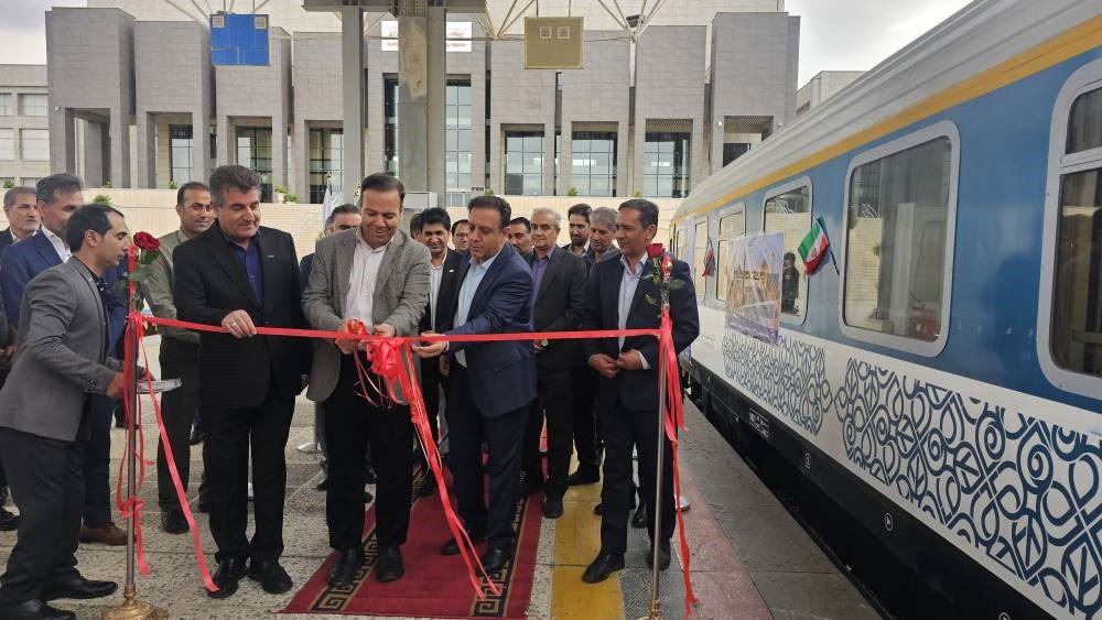 قطار پنج‌ستاره شیراز ـ مشهد راه‌اندازی شد