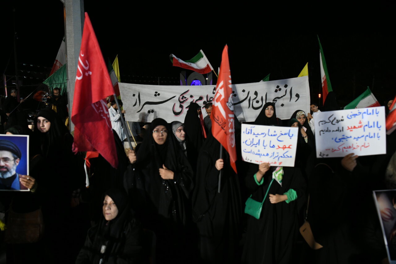 دانشجویان دانشگاه شیراز برای ساخت ایران با رهبر انقلاب عهد بستند