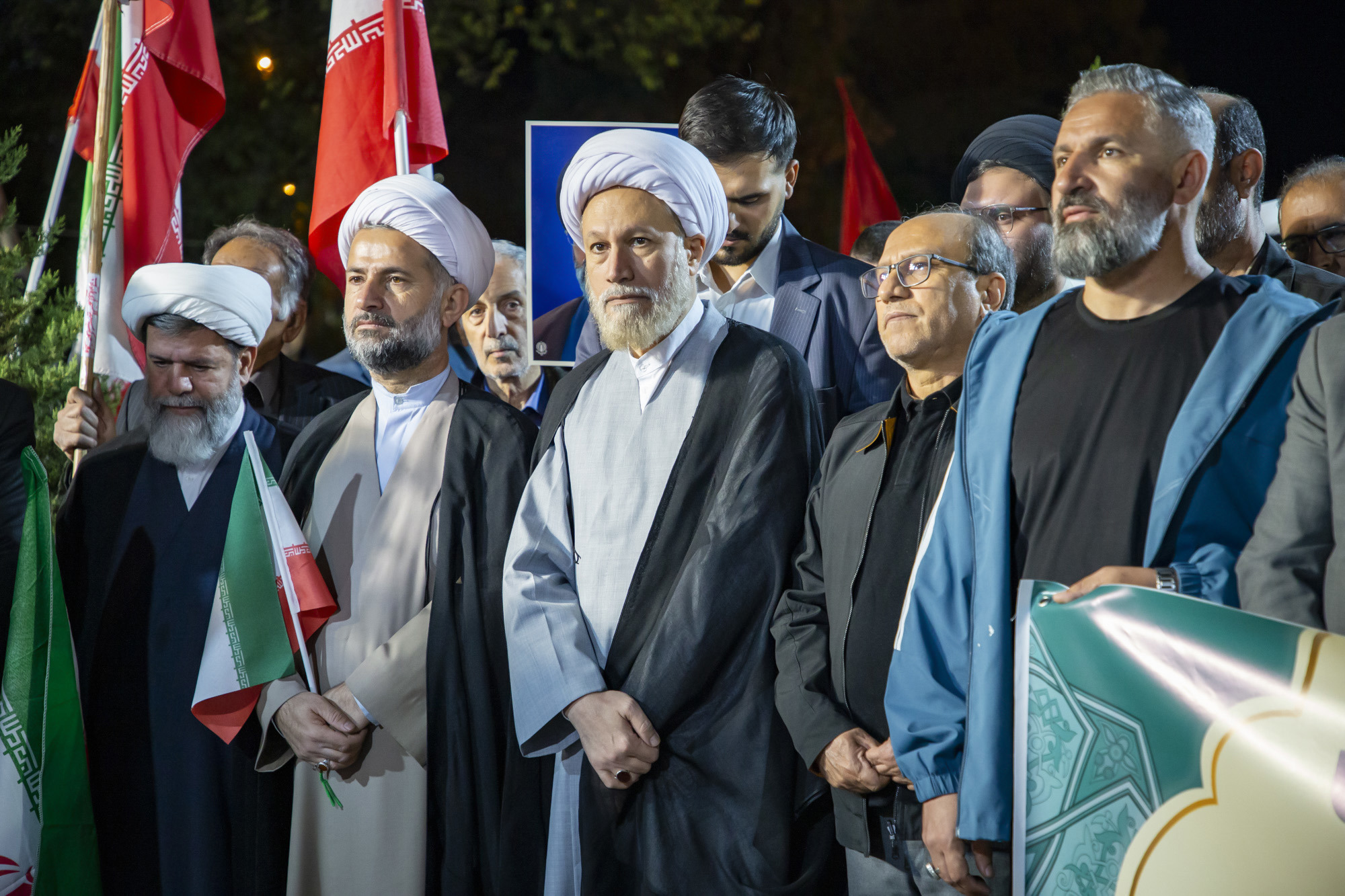 آیت‌الله دژکام در تجمعات شبانه شیراز : قدرت واقعی ایران در حضور مردم نهفته است